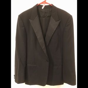 Hugo boss Tux size 44 great condition (worn once)